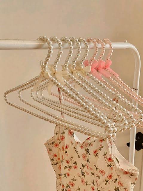 Elegant Pearl Hanger
